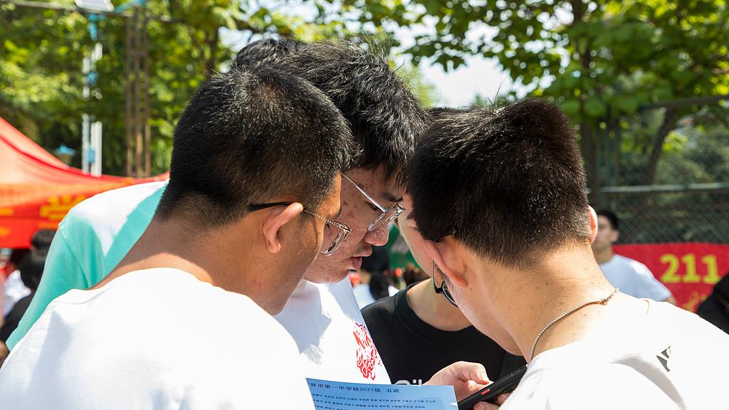 普宁小学“课桌风波”背后：家校如何从冲突走向协同