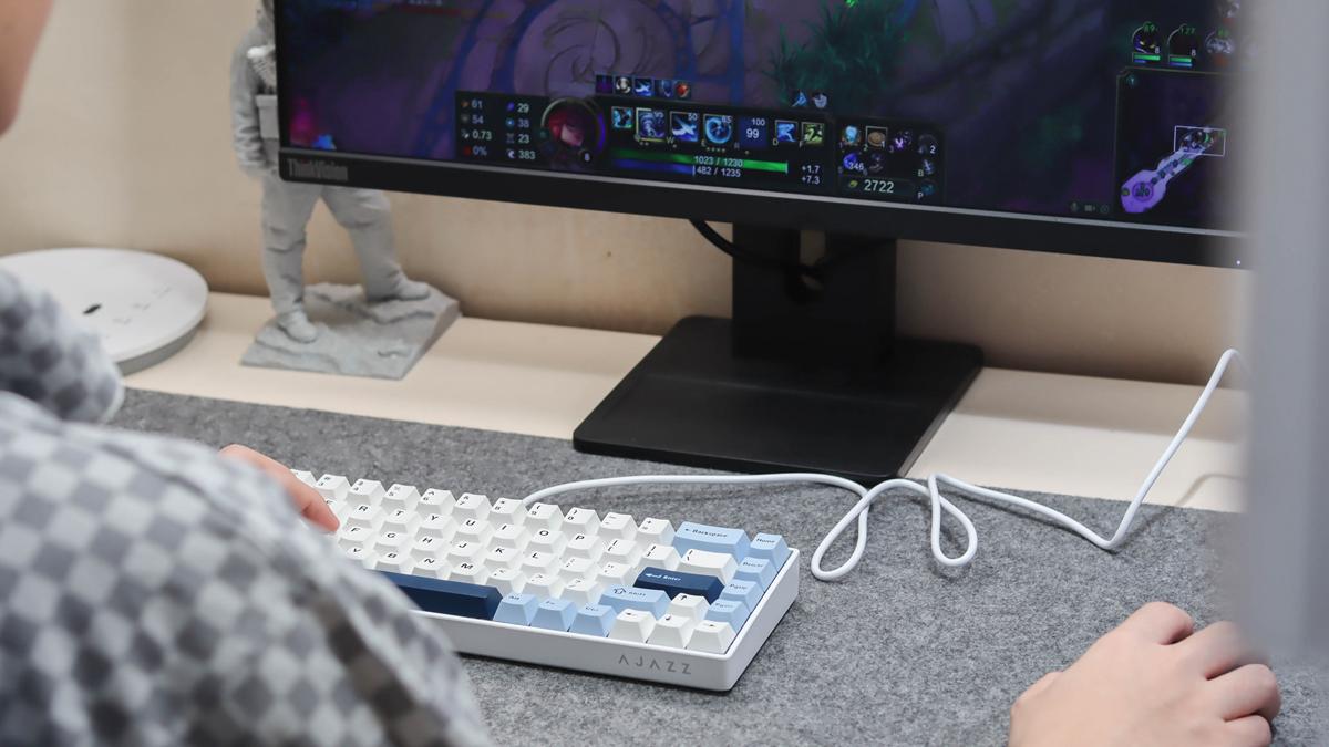 电竞磁轴键盘平民化！黑爵AK680V2：200元档，性能不妥协