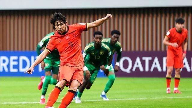 国足培养年轻球员的破局之道：以刘诚宇为例看包容与成长的力量