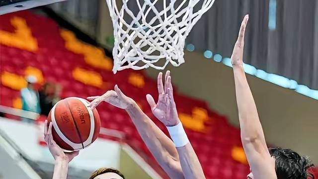 周琦拿钱真办事，两战狂轰52分28板，六百万工资真不白拿