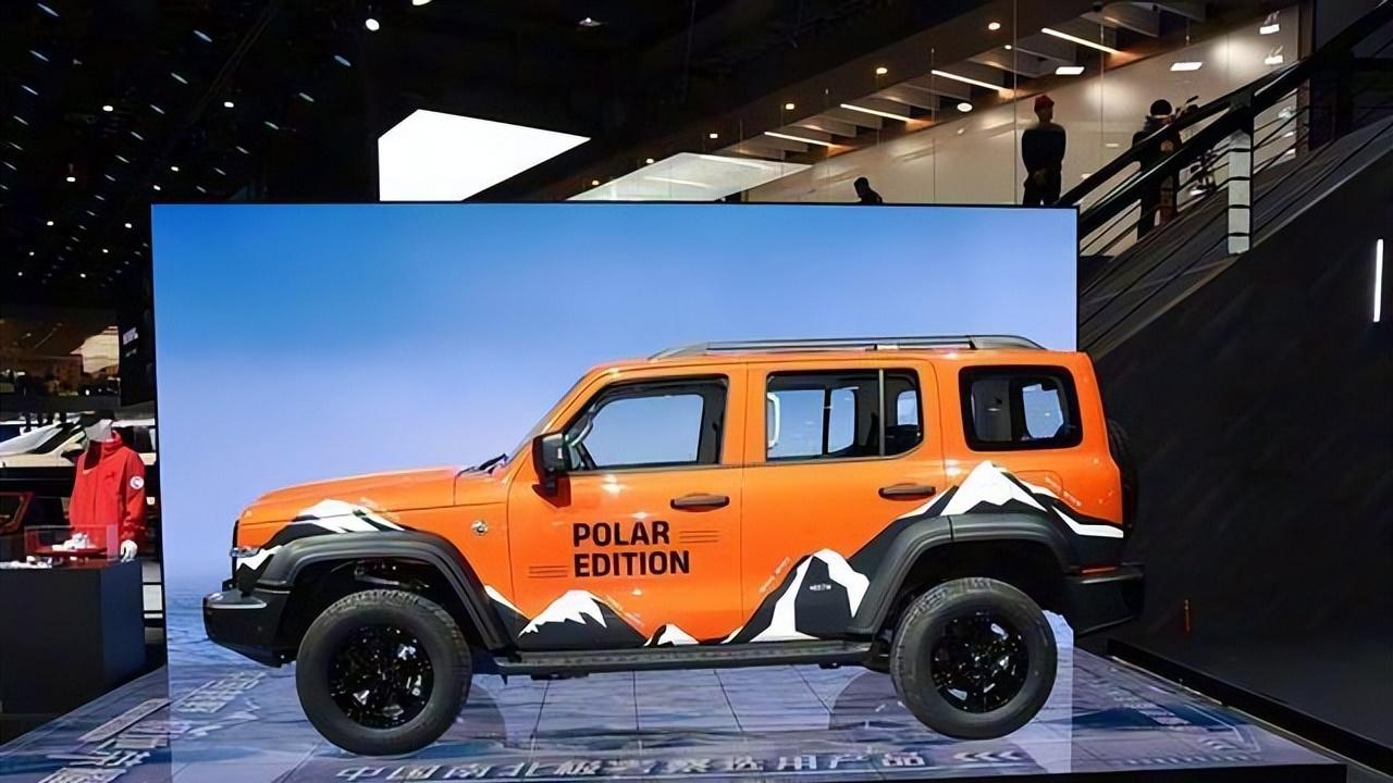 坦克300极地版发布，极地橙涂装，2.0T汽油-2.4T柴油，搭载遥控绞盘
