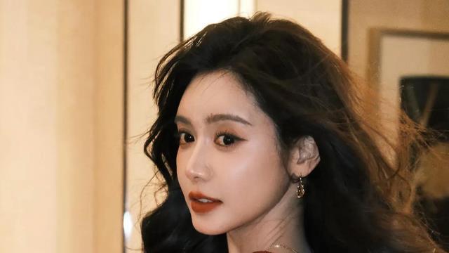 NBA美女主持人：美娜