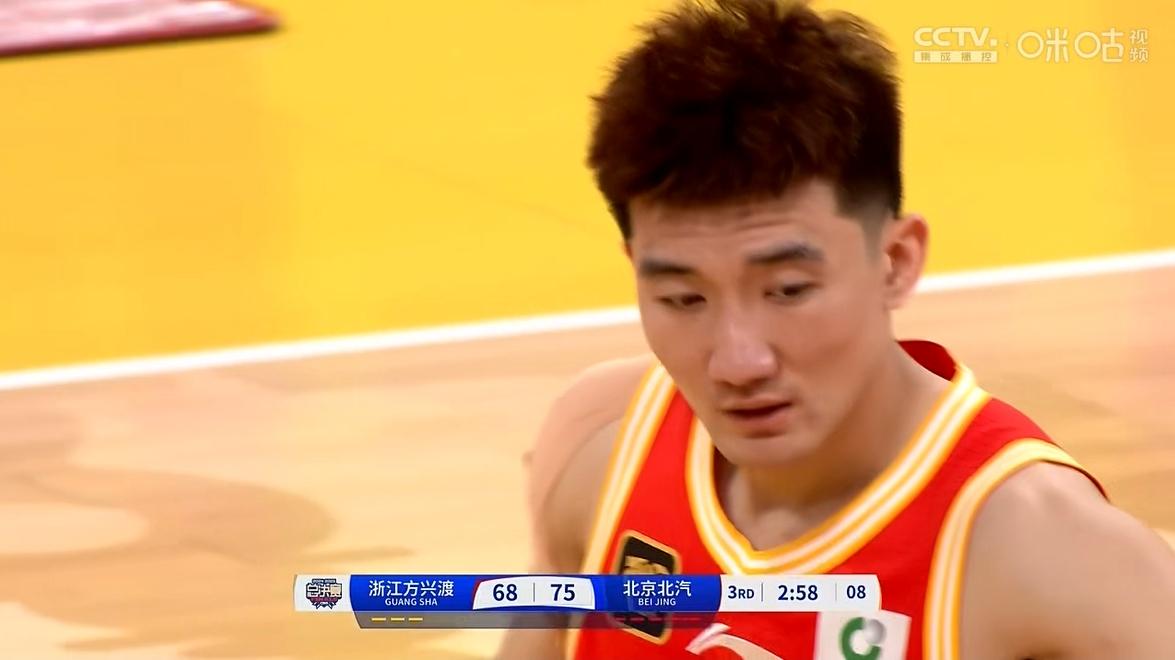 广厦输G1揪出最大罪人！15中2+3失误，球迷怒批：还不如下去歇着