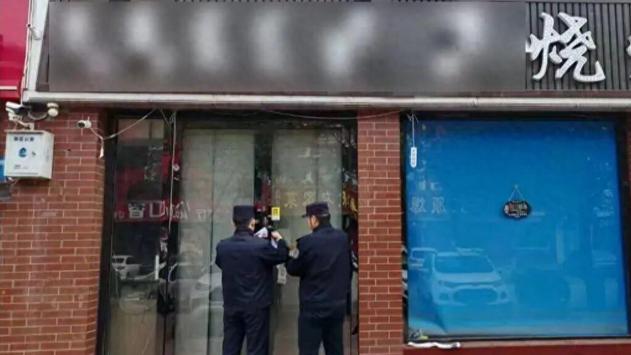烧烤店暗藏“特殊服务”，警方突击查处！