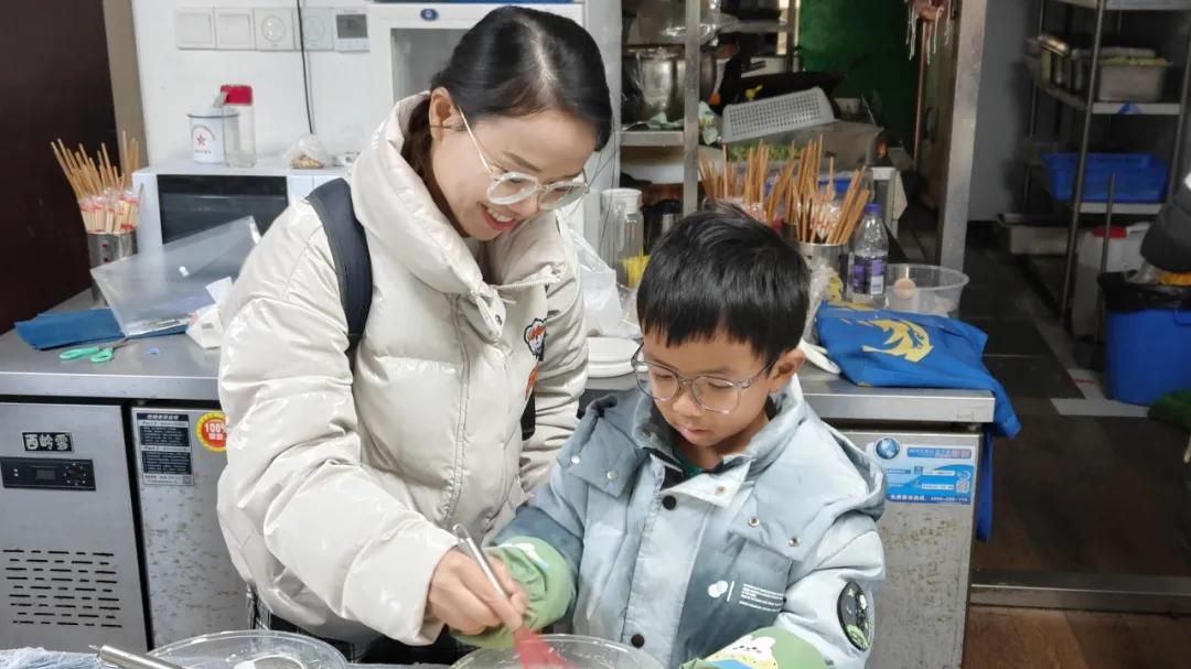 【悦家社工服务】|金粮社区“甜蜜共享·蛋挞烘焙”全城热炼亲子主题活动