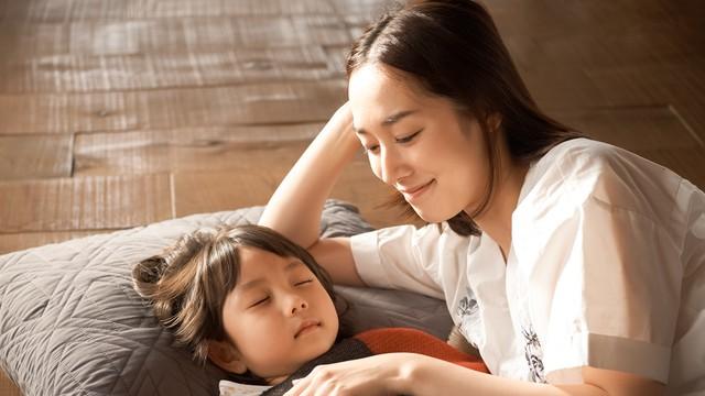 跟妈睡vs不跟妈睡：孩子童年的两种打开方式，差别竟这么大