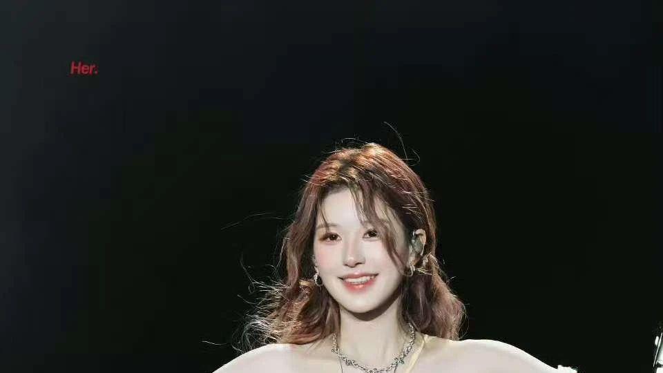 刘亦菲意大利宝格丽之旅、张婧仪古装本、赵露思状态、华晨宇演唱会、熟瓜汇总