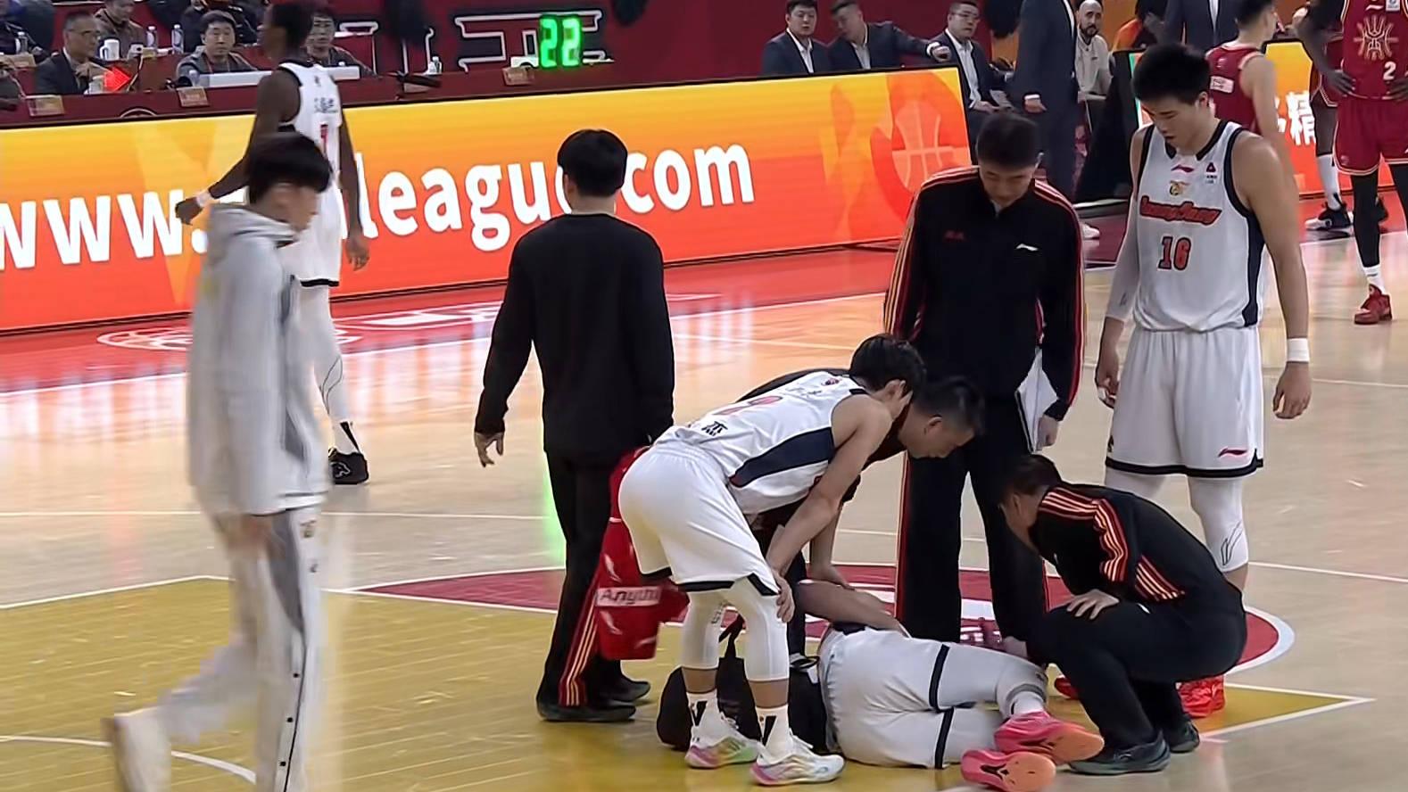 广东95-89迎7连胜！3外援合力拿到54分！2人被罚下