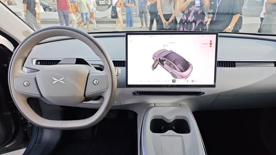 ?年轻人的第一台纯电轿跑车，媲美小米SU7，仅售10万出头，还要啥秦L？