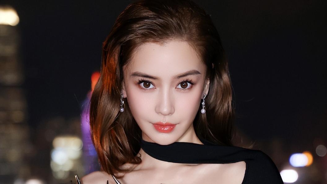 黄晓明微博之夜风光无限，前妻Angelababy却成了隐形人！