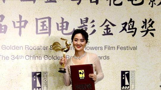 否认婚变、演员去世、私生围堵偶像，娱乐圈48小时大瓜不断