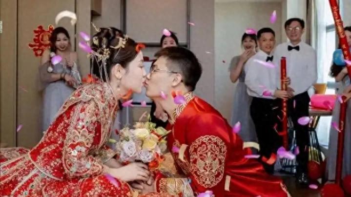 俗语“印宽眉高多早婚，玉柱双合有奇缘”是什么意思？有没有道理