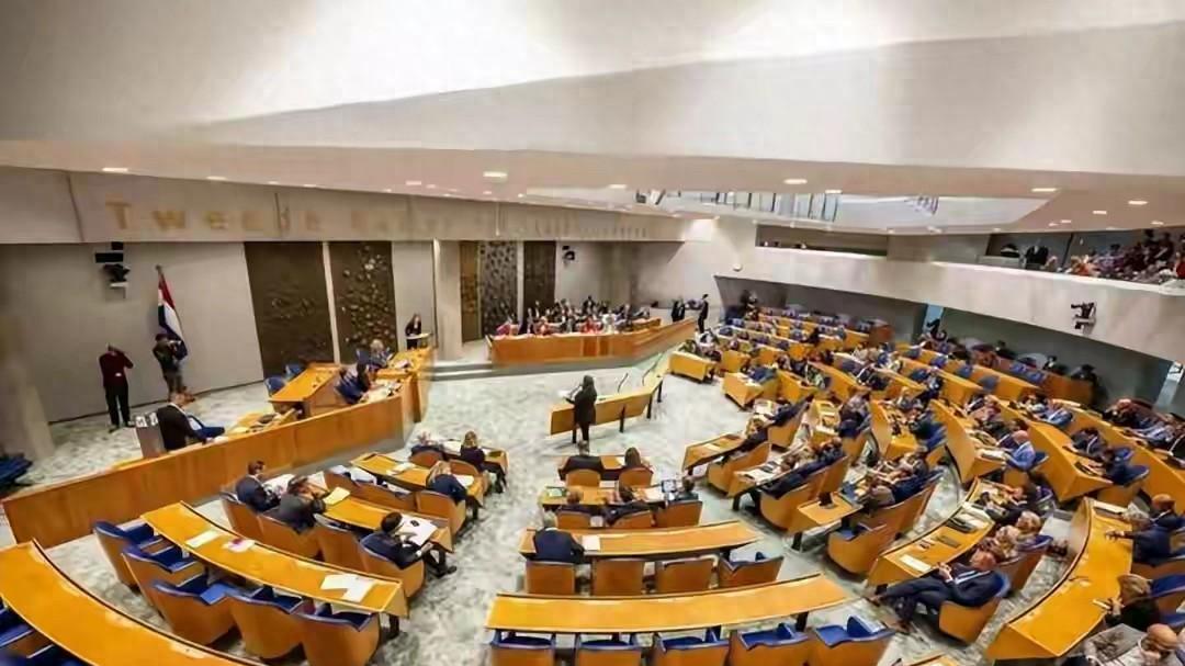 掠夺完中企后，斯霍夫时代将结束，新首相已浮现，安世前CEO出山