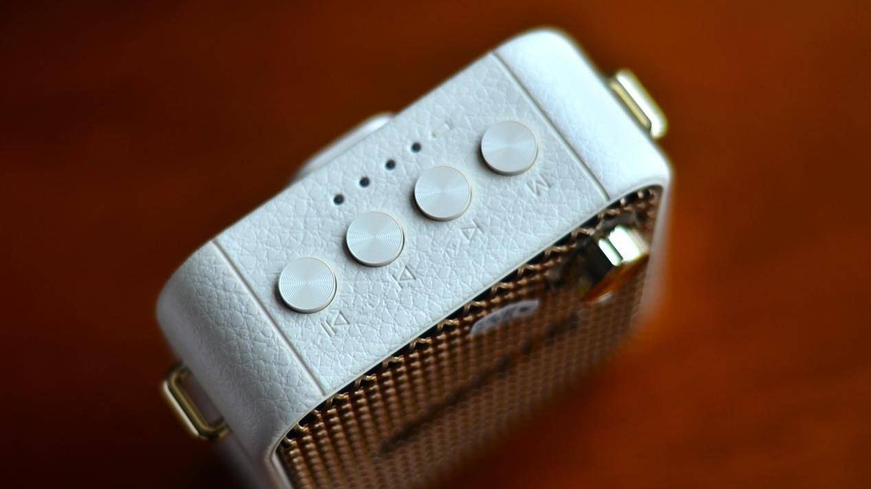 西圣Bee小蜜蜂扩音器远离啸叫，声音洪亮，还可以当播放器一机多用