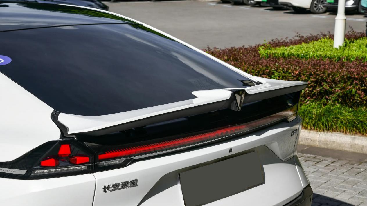 全系80余项升级！配8295+华为乾崑ADS，增程纯电可选，13.59万起