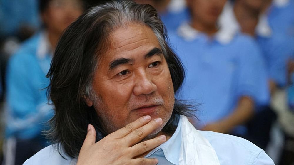 74岁的张纪中：尽管岳母比自己小11岁，但给她尽孝也能坦然