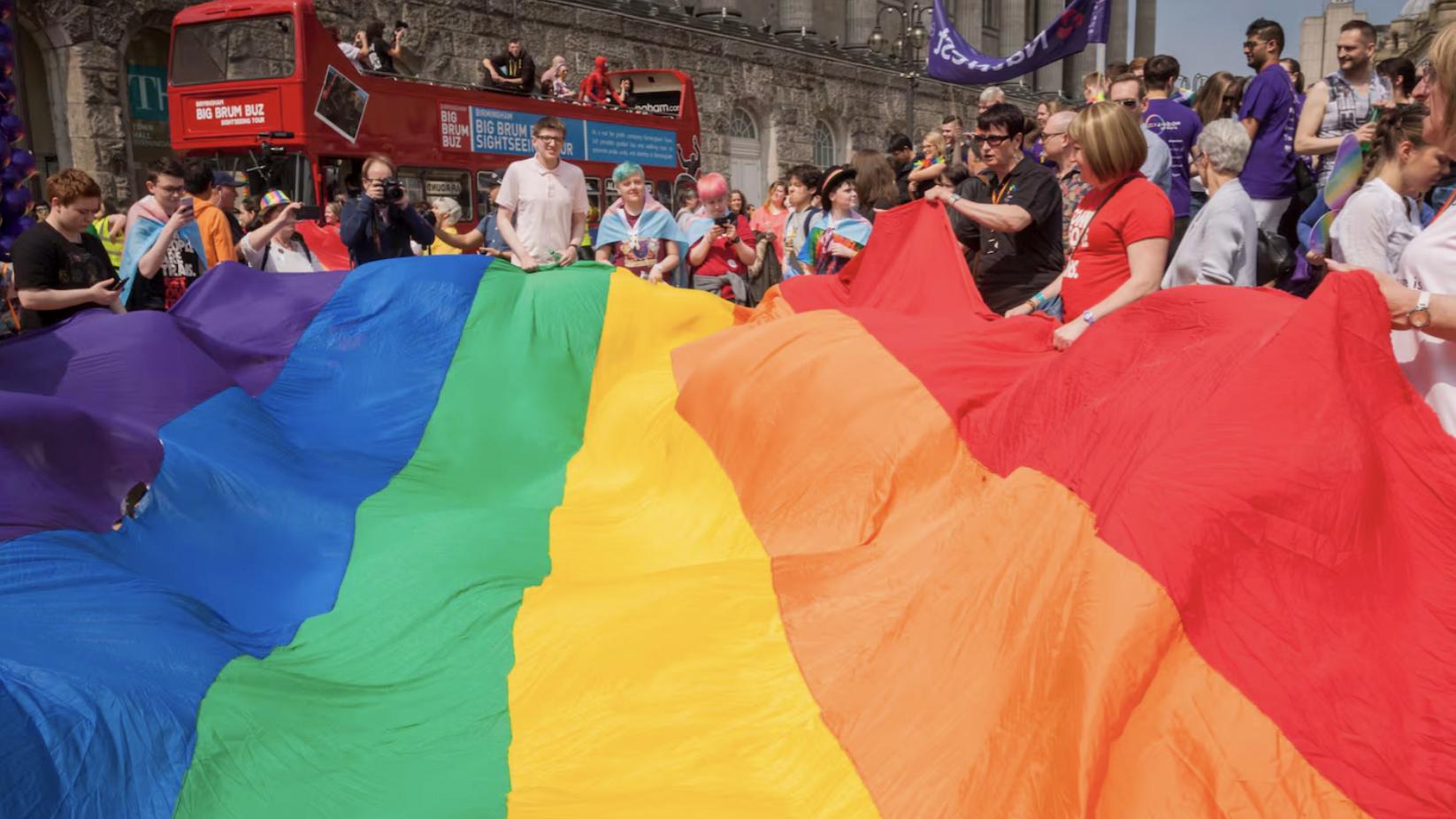 英国LGB群体十年增长翻一番，25-34岁增速领跑