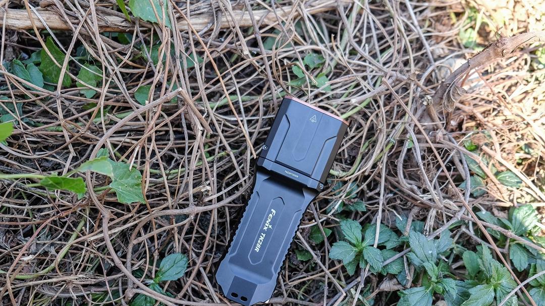 如何征服暗夜与未知？Fenix TK28R战术手电，或许就是你的终极答案
