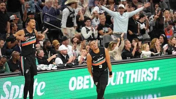 凯尔登-约翰逊化身为新版吉诺比利，全能表现撑起马刺队替补席