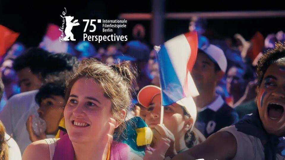 塞纳河的蓝，门票的白，奥运巴黎的女性自我渡航