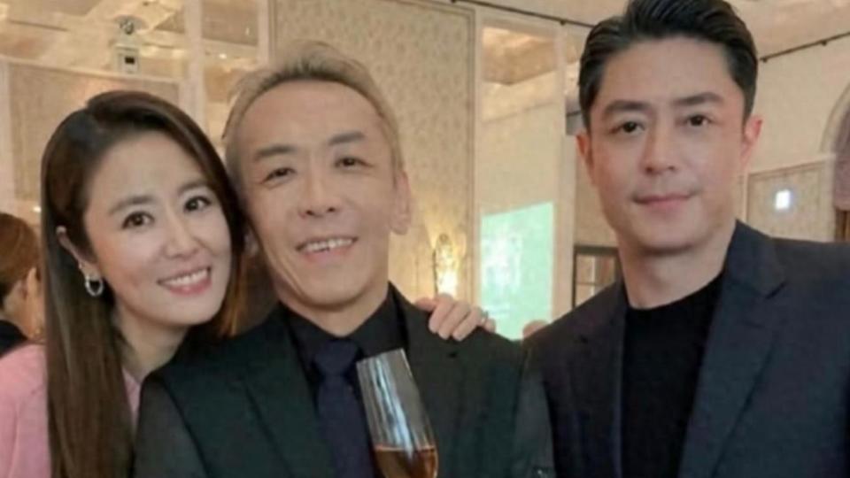 林心如夫妇冬至和好友聚餐，两口子素颜像30岁，霍建华微醺喝红脸