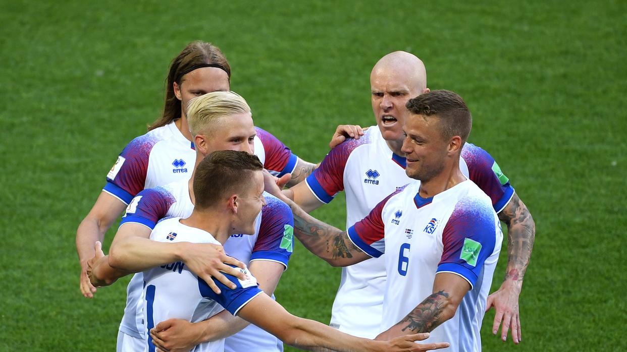 12月21日28场足球预测，精准推荐比分、进球数，二串一 欢迎参考