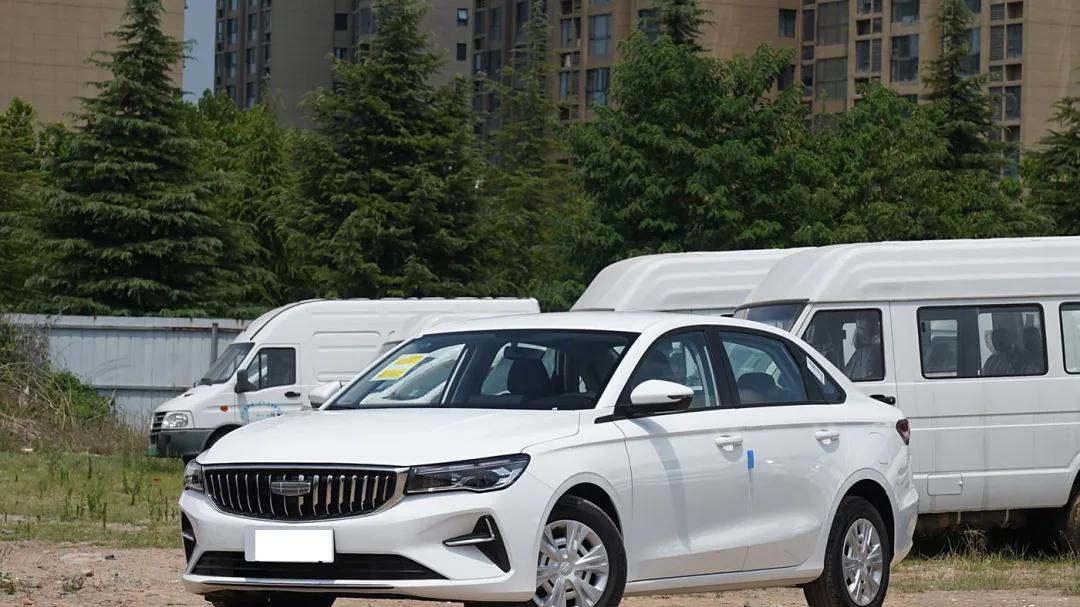 月薪5000元，家用代步买什么车？推荐这4款便宜还省油