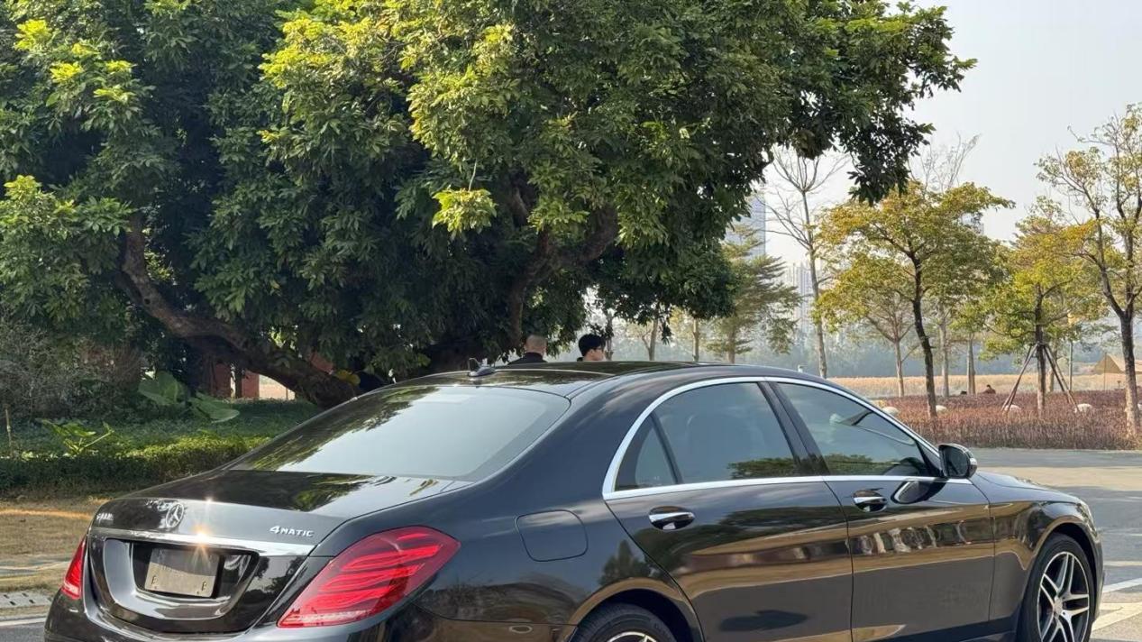 2017款奔驰S400L，当年落地近百万，如今不到40万即可拥有！