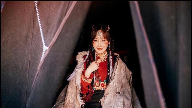 薛佳凝公开认爱，照片曝光：恭喜，她终于找到最值得爱的人