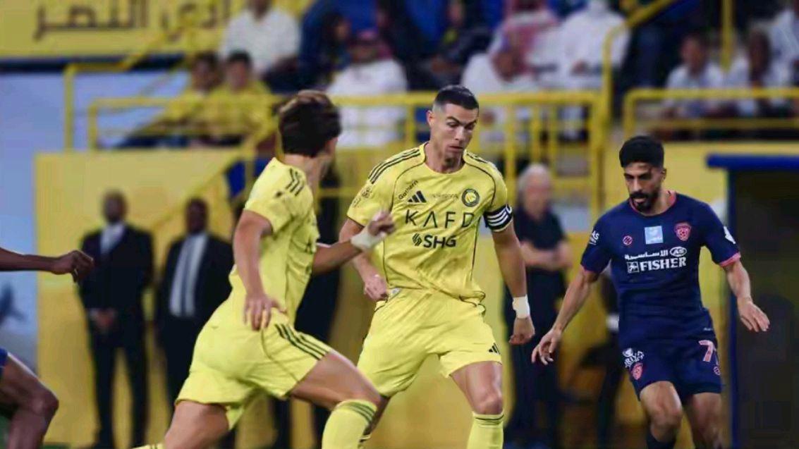 绝杀时刻：C罗双响率利雅得胜利逆转费哈