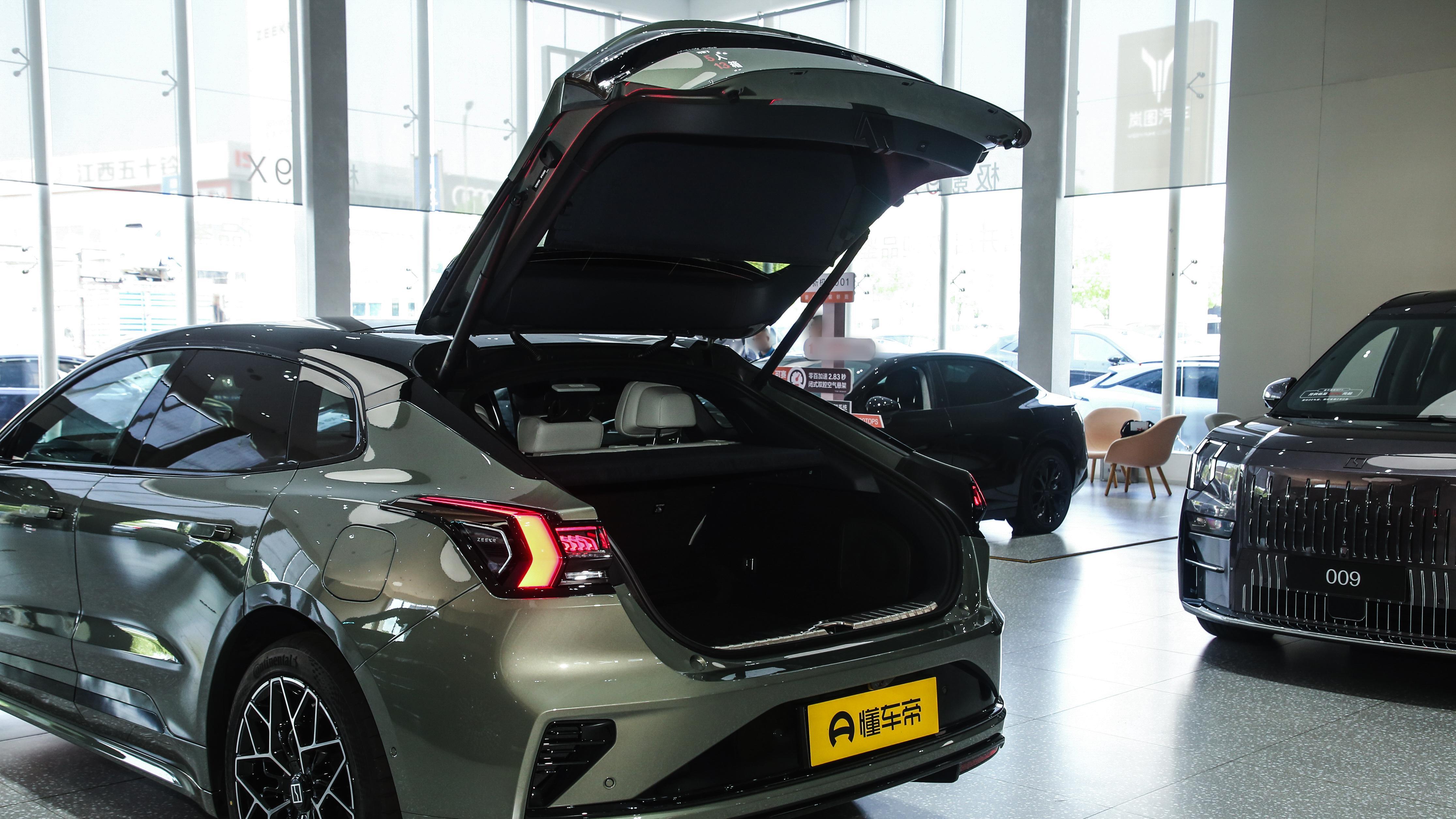 极氪001上市，配900V充电平台，限时25.98万起