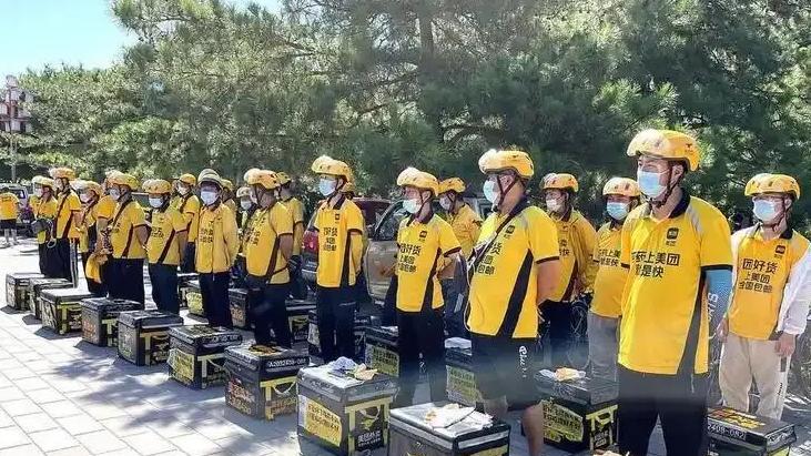 京东美团外卖大战升级：0佣金VS闪电仓，谁改写万亿即时零售格局
