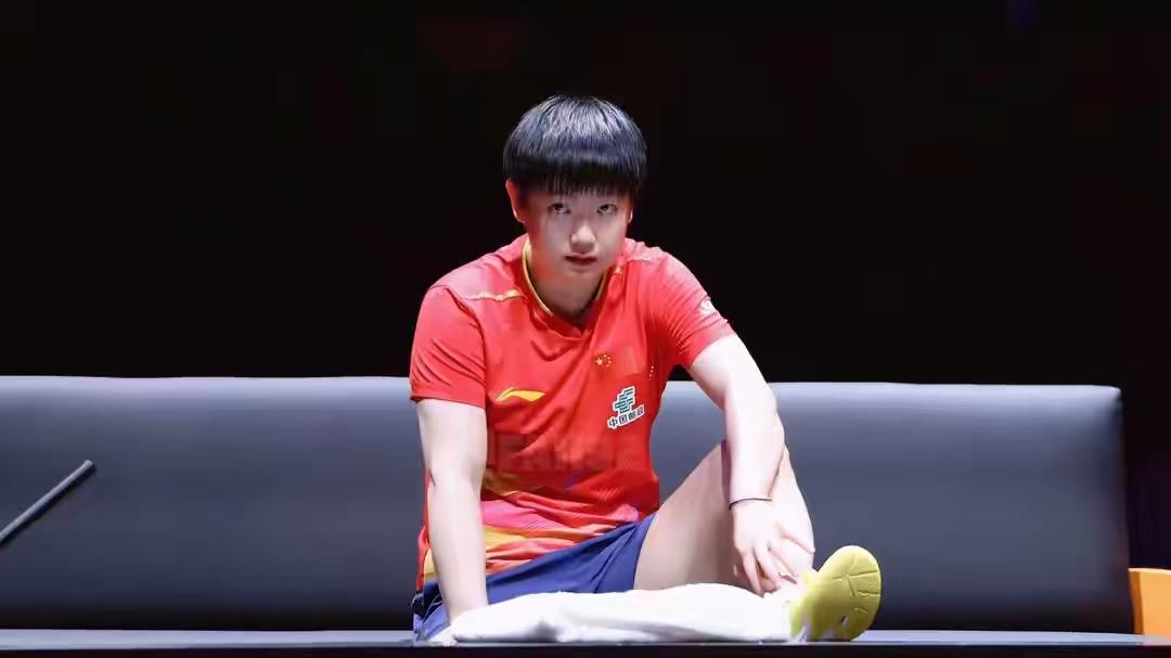 绷带缠脚拼到退赛，孙颖莎的坚持让全场观众高呼“健康第一”