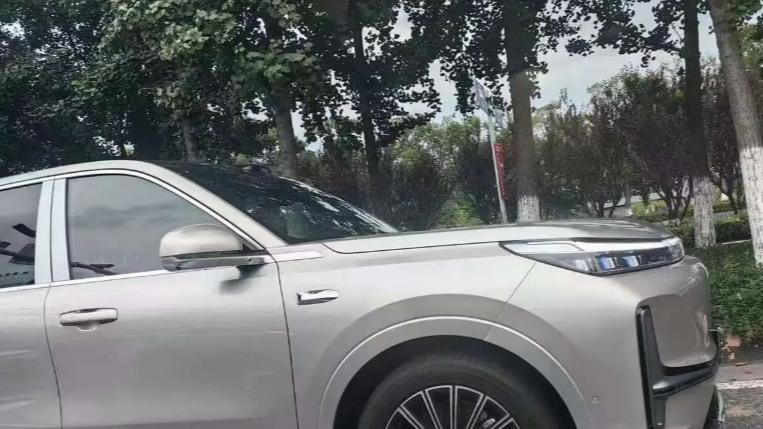 5.2米的大型SUV只卖22万起？吉利银河M9旗舰来袭，主打性价比