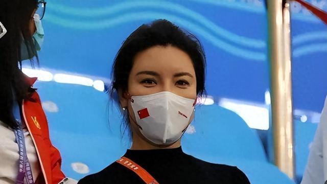 杜丽：从雅典奥运首金得主到射击教练，形象蜕变见证成长