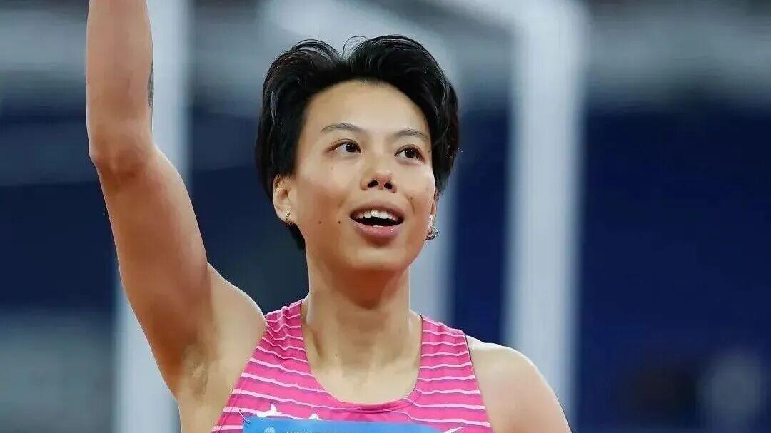 女子百米赛道出现魔幻一幕