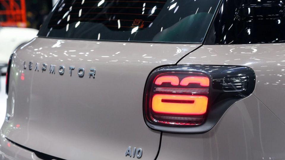 零跑，站上「年销百万」台阶