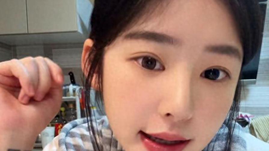 王思聪女儿近况曝光，黄一鸣跟王思聪讨钱又失败，母凭女贵引热议