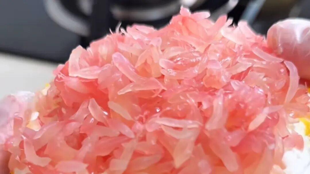 热搜上152万点赞的“吃炒米粉”视频，炸出多少觉醒的中国年轻人