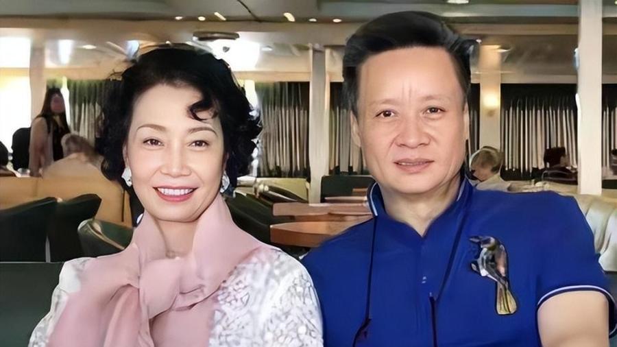 阎维文：唱了一辈子军歌，德艺双馨，对病重妻子不离不弃值得点赞