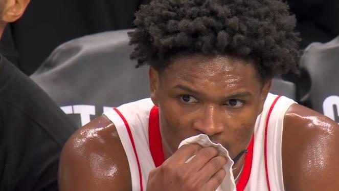 谢泼德31+9+5关键表现，火箭险胜后格林拥抱致意