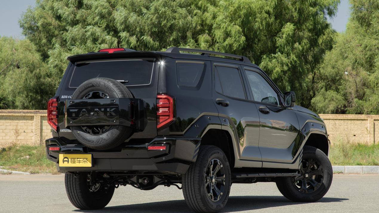 坦克400正式上市，2.0T+混动，配蠕行模式，实力如何？