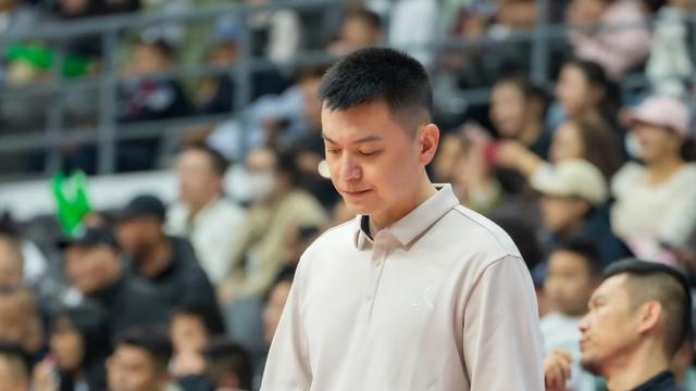 辽宁男篮拒绝爆冷！2分险胜北京，赵继伟力挽狂澜，方硕15分