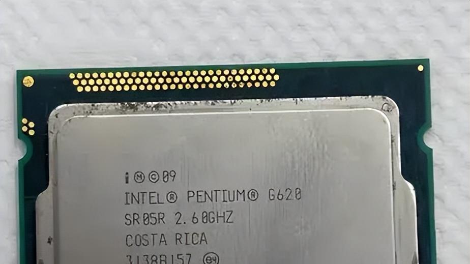 老铁表示自己的电脑打开个表格都卡，想让我看看是什么个情况，看到G620的CPU和250G的机械硬盘，