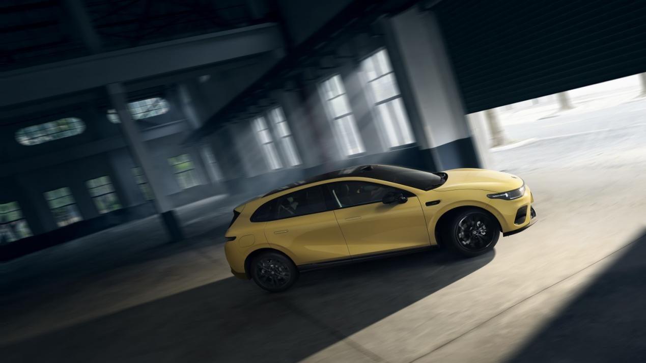 10万级“六边形战士”？零跑Lafa5上市，重新定义年轻人第一台车