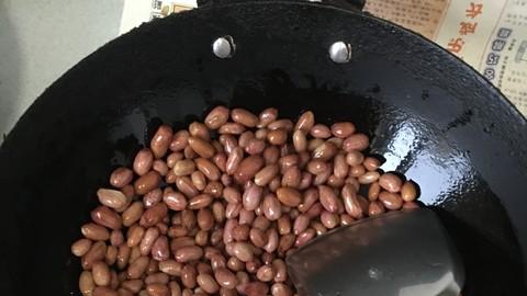 冬天炸花生米，别直接下锅炸！简单加1步，酥脆不返潮，真香！