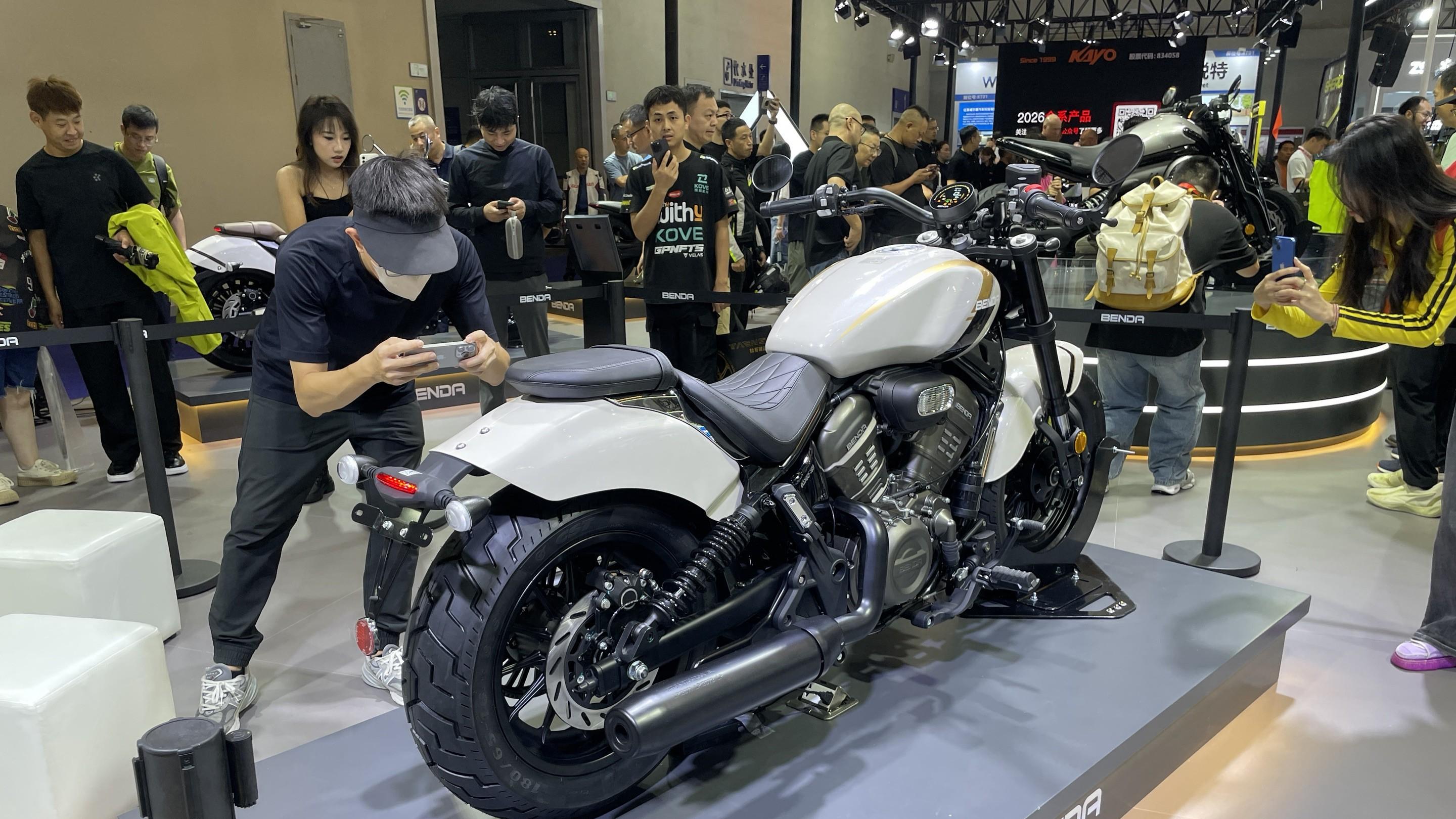 25900元配电子离合+空气悬挂+定速巡航！奔达灰石707是真香？