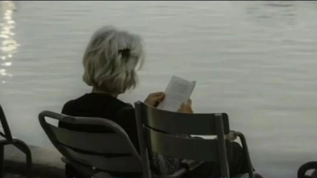 在被拒绝了三十次后，我好像接受了自己不被爱