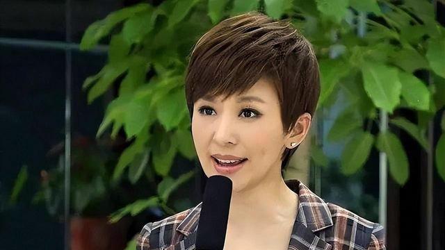 欧阳夏丹：父亲早逝母亲患癌，如今47岁未婚未育，没固定职业！