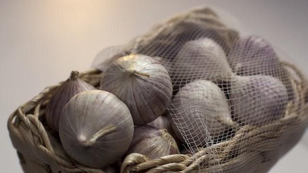 中美关系“火药味”再起，拜登最后关头签字，中方强硬反击